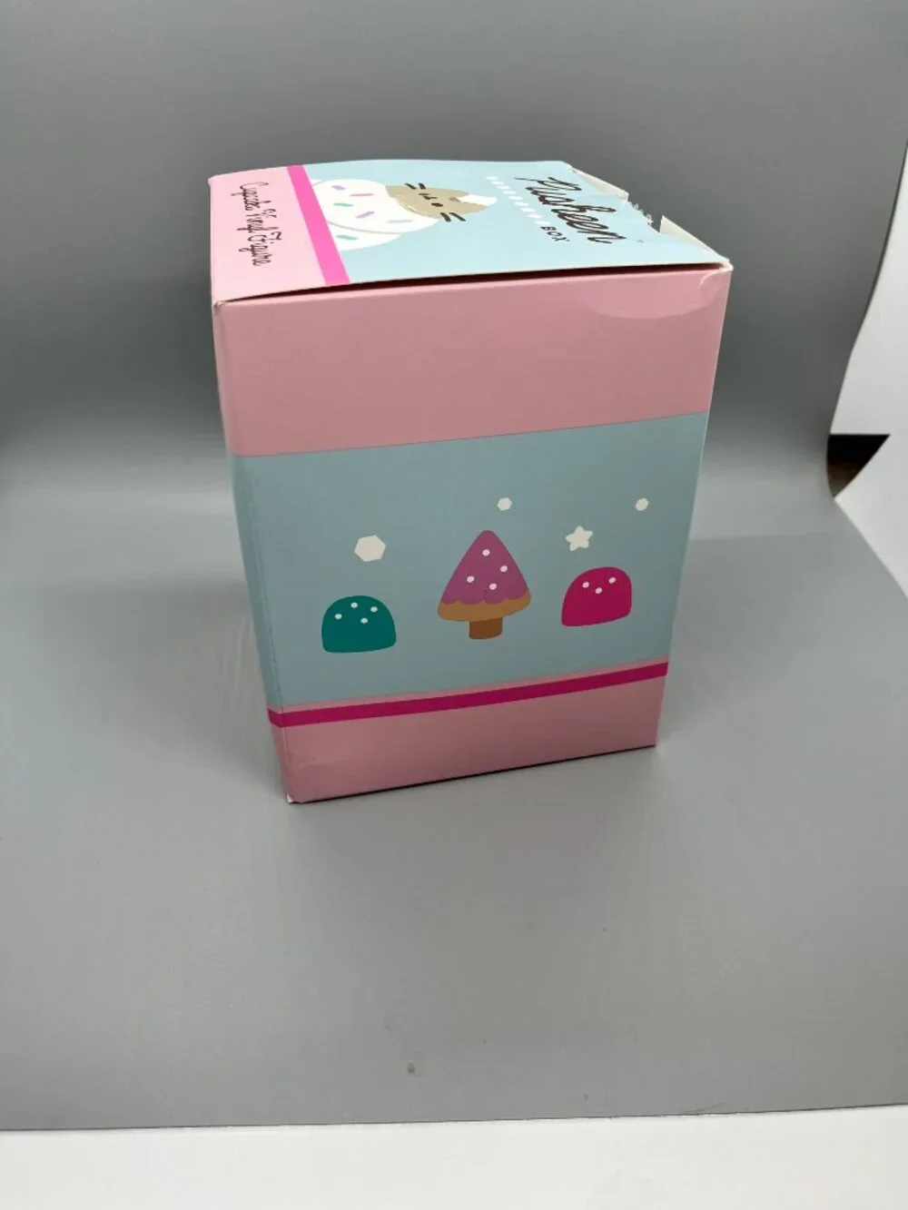 NIB Pusheen Cupcake vinyl Figure